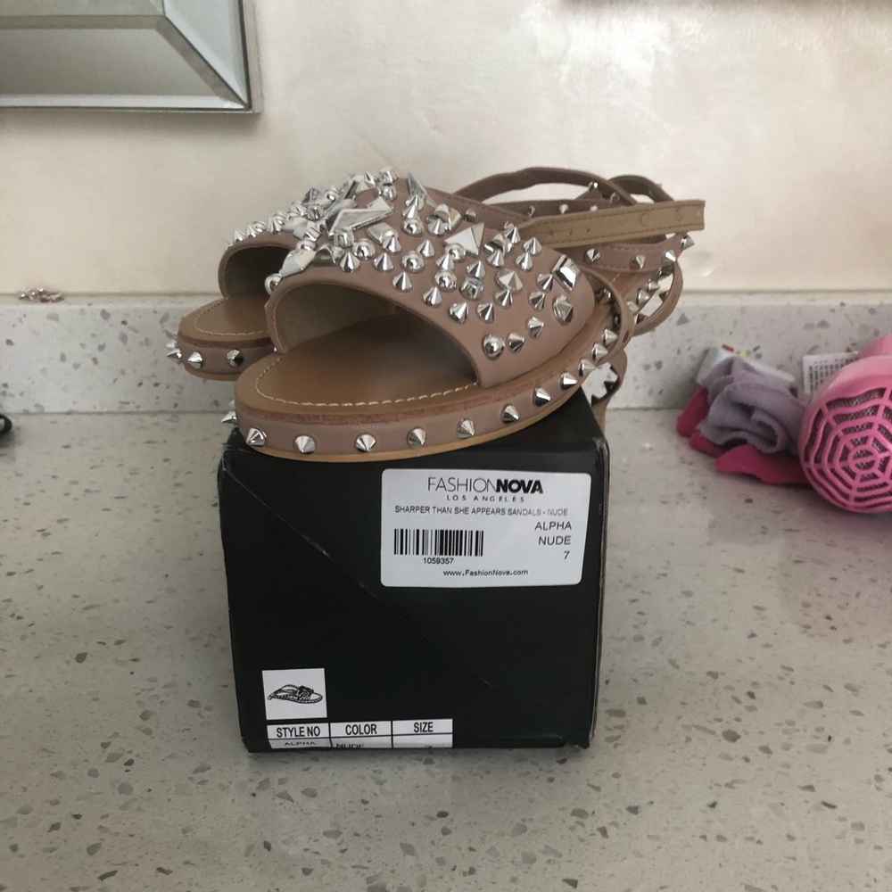 Flat sandals